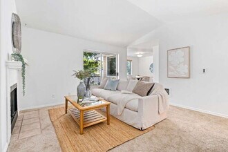 Building Photo - 19230 Forest Park Dr NE