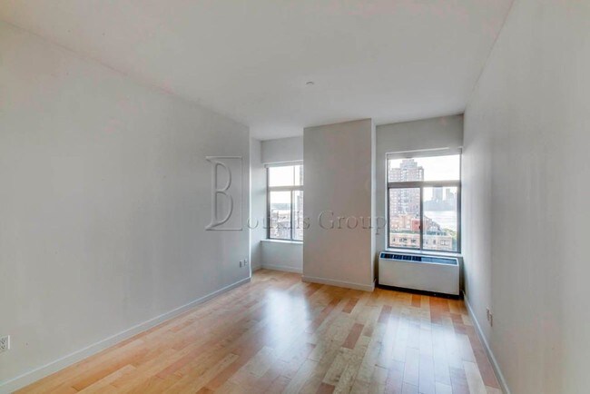 Building Photo - 90 Rector St