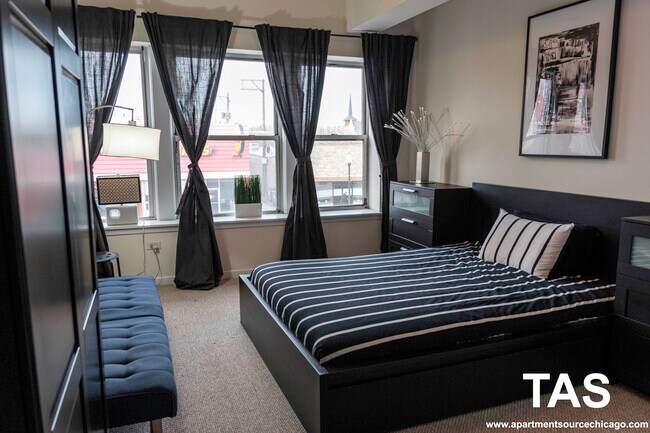 Foto del edificio - 4217 W Irving Park Rd