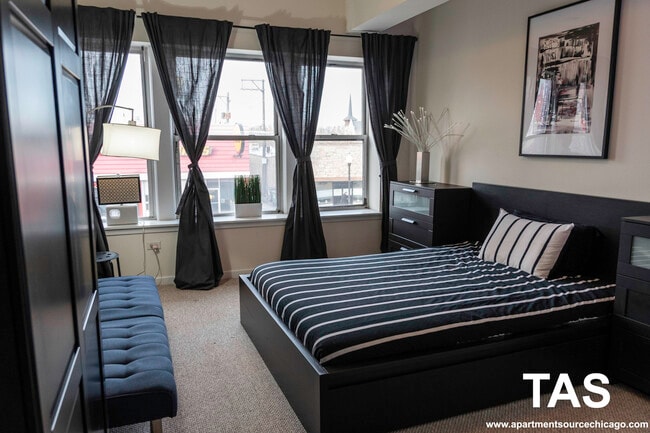 Building Photo - 4217 W Irving Park Rd