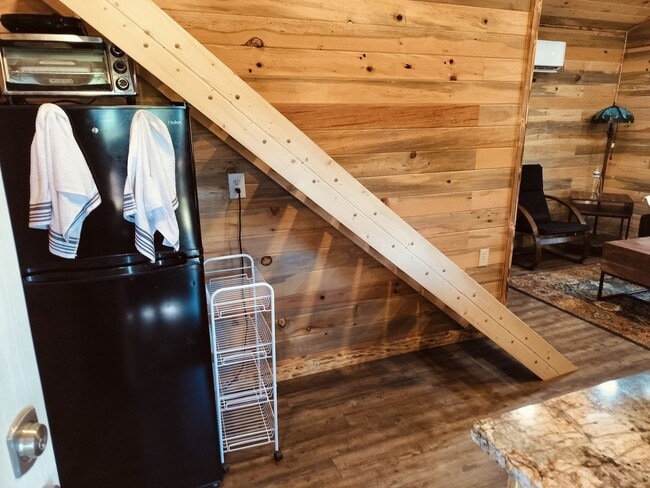 Building Photo - Fully Furnished Studio with Fenced Yard