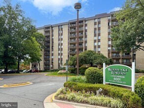 Building Photo - 6001 Arlington Blvd