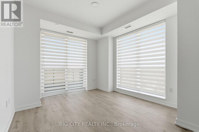 Photo du bâtiment - 9751 Markham Rd