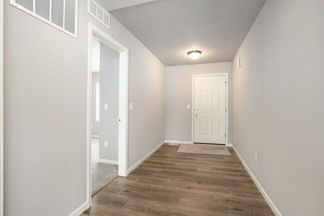 Building Photo - 3515 Welden Dr SW