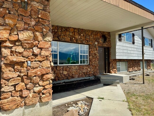 Building Photo - 3 Bed, 2 Bath Home in Florence w Spacious Yard!