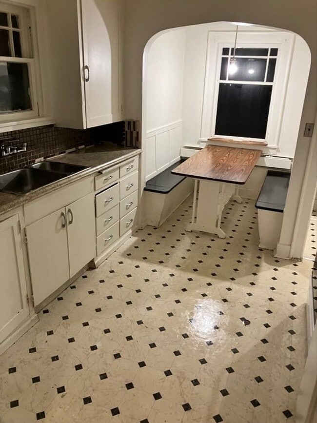 Building Photo - LUUC1