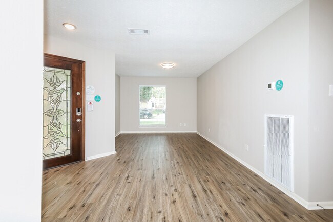 Foto del edificio - 17223 Chapel Pine St
