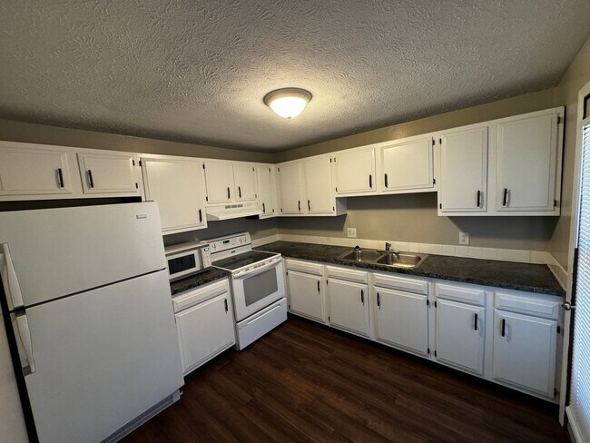 Building Photo - MN Cedar Village (809)