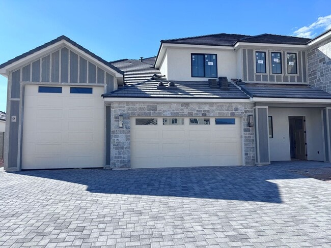 Building Photo - Luxury Living Near Sand Hollow – Spacious Home with RV Garage & Pool!