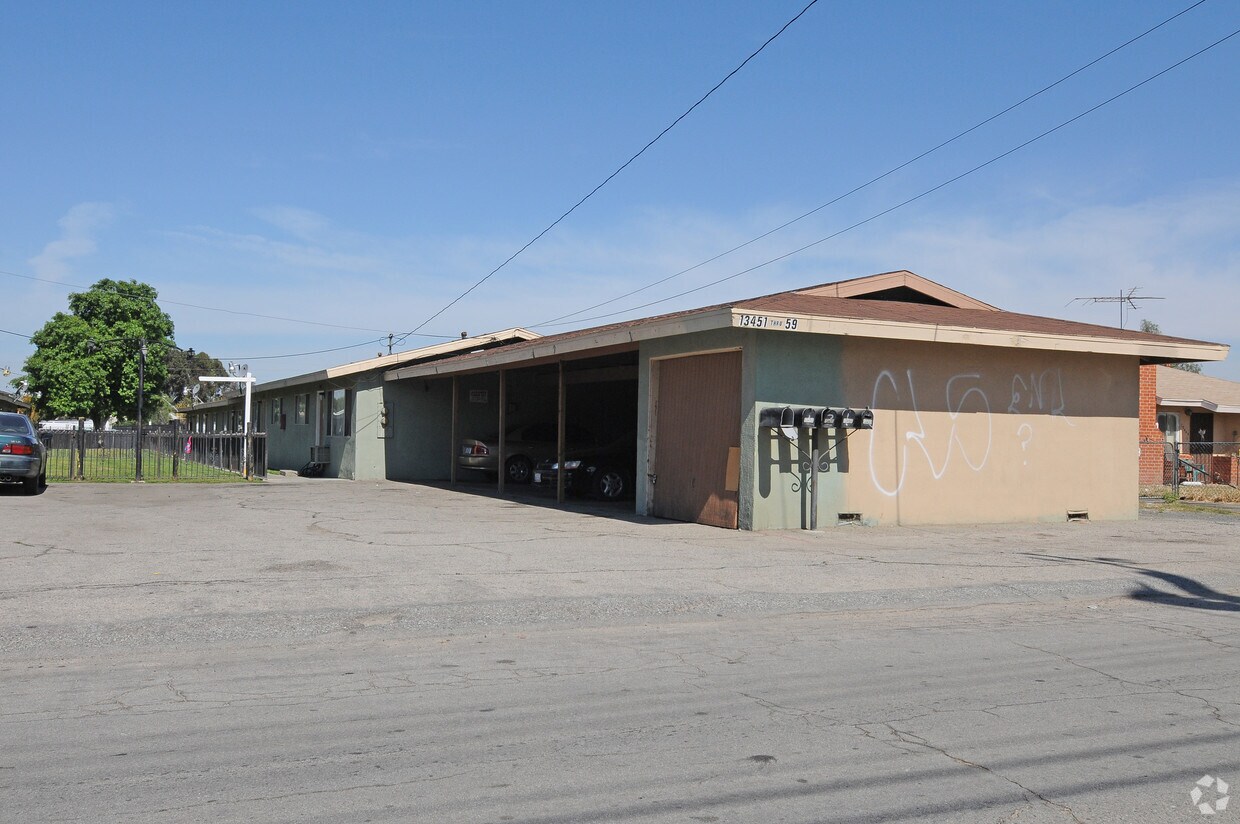 Building Photo - 13451 Edgemont St