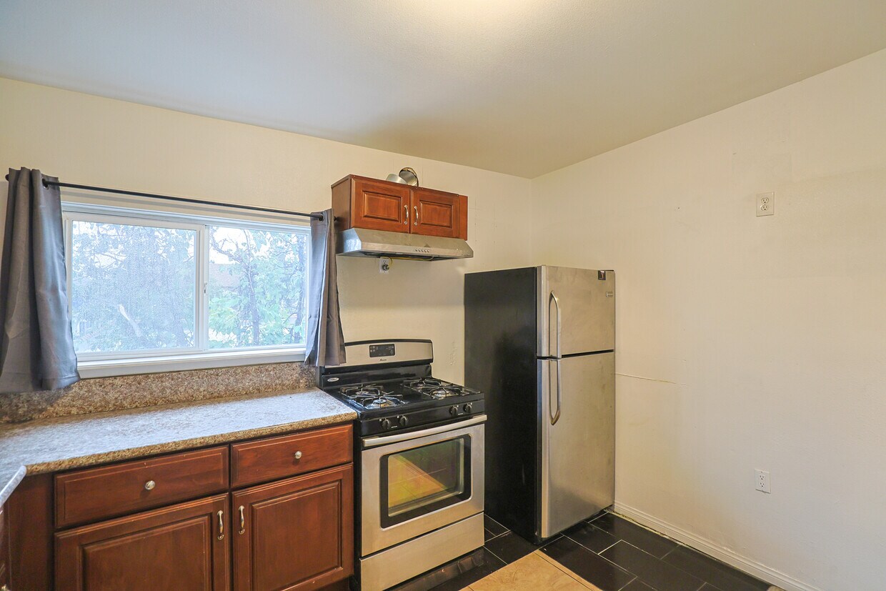 2626 S Budlong Ave Townhomes in Los Angeles, CA Westside Rentals