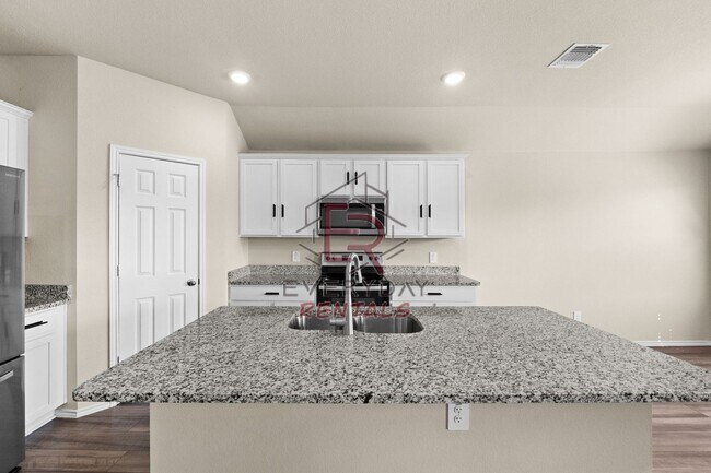 Building Photo - Beautiful 3 bedroom 2 bathroom home