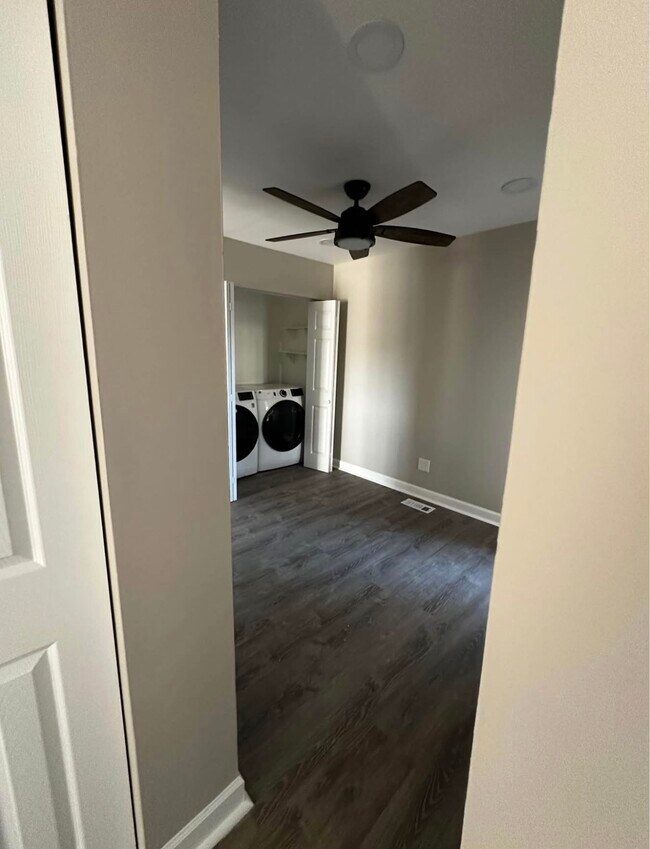 Foto del edificio - LAKE HICKORY CONDOS UNIT 41