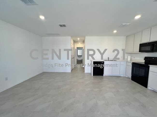 Building Photo - BRAND NEW, NEVER LIVED IN 2/2 IN NEW FORT ...