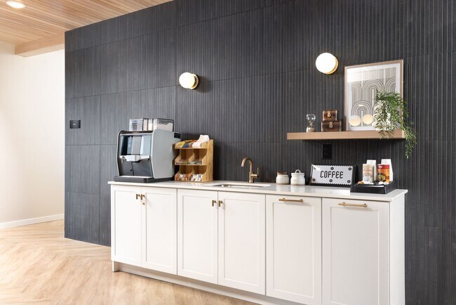 Interior Photo - Current 33