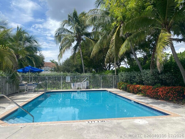Foto del edificio - 8214 Prestige Commons Dr