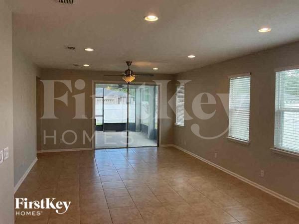 Foto del edificio - 95415 Woodbridge Pkwy