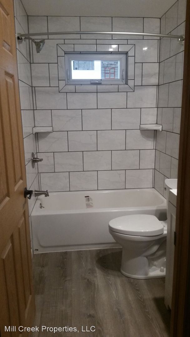 Building Photo - 1105 S Main St