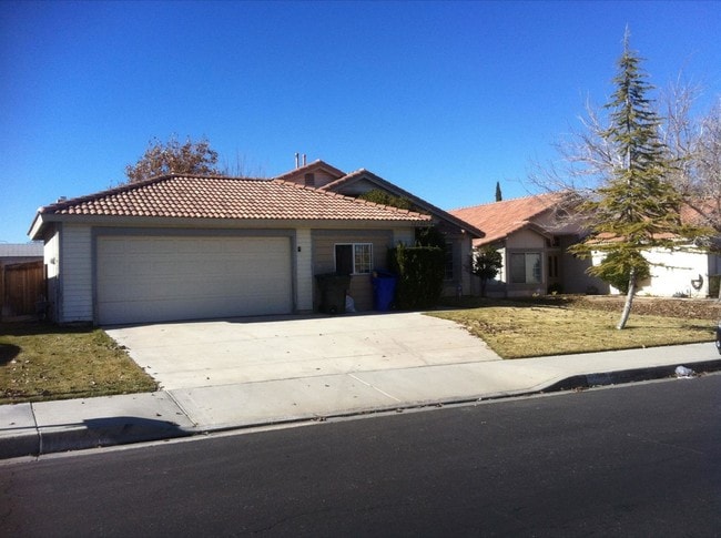 Building Photo - 12780 El Evado Rd