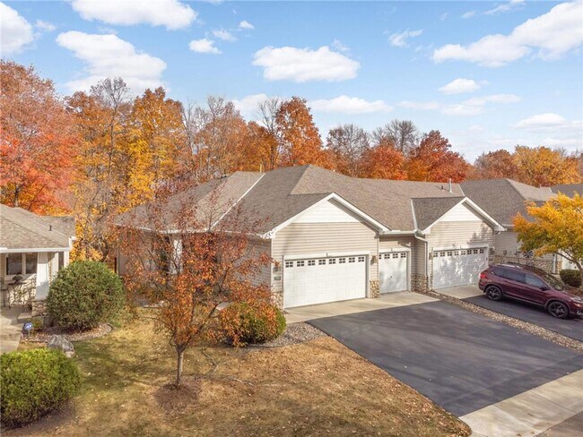 Foto del edificio - 9280 Blackoaks Ct N