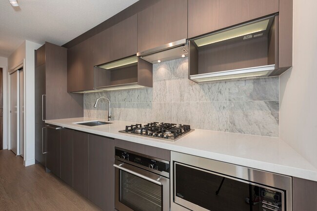 Photo du bâtiment - 505-13696 100 Avenue