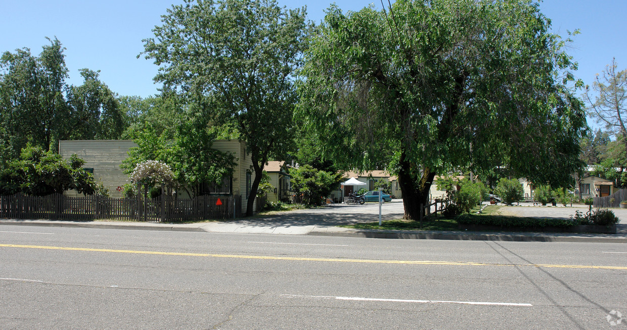 Building Photo - 147 Healdsburg Ave