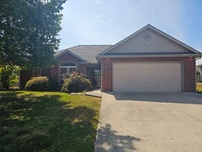 Building Photo - 4001 Iguana Dr