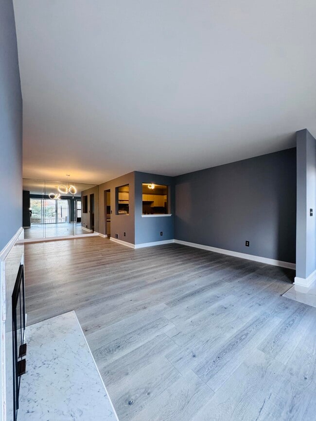 Building Photo - 6660 Maple Lakes Dr