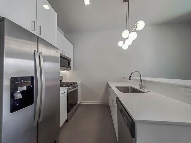 Building Photo - 818 N Wolcott Ave