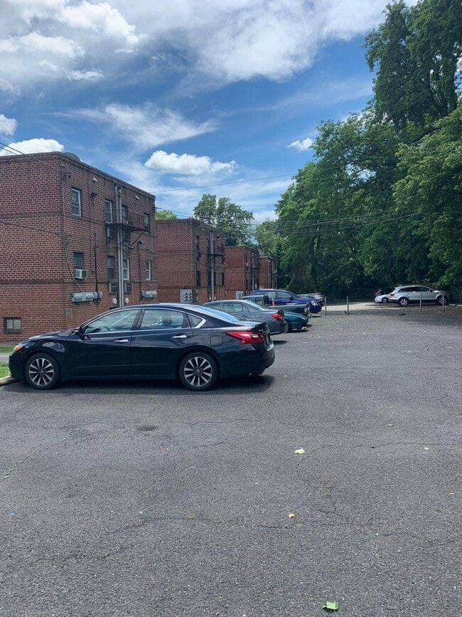 Building Photo - Cliveden Court