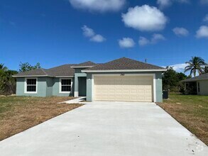 Building Photo - 1743 SE Gaskins Cir