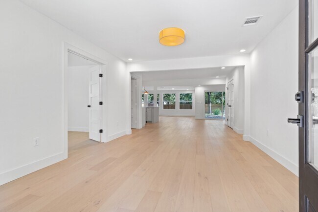 Foto del edificio - 1520 Villanova Dr