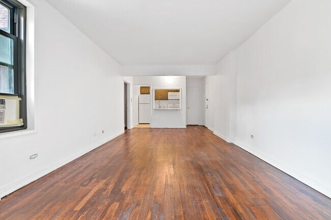 Foto del edificio - 8401 Main St