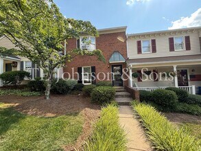 Building Photo - 303 Oak Arbor Ln