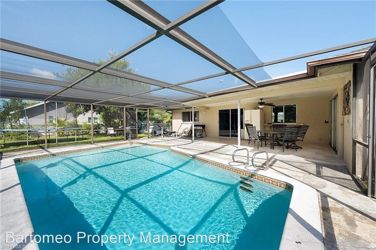 Foto principal - 3 br, 2 bath House - 920 SE 23rd St