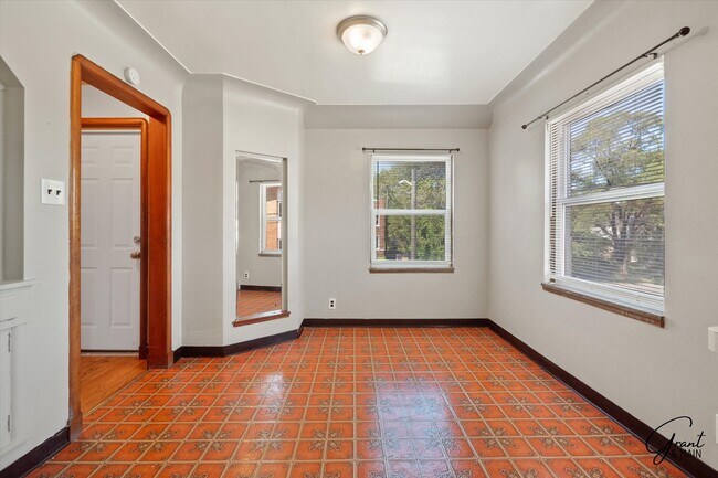 Foto del edificio - 5074 Chalmers St