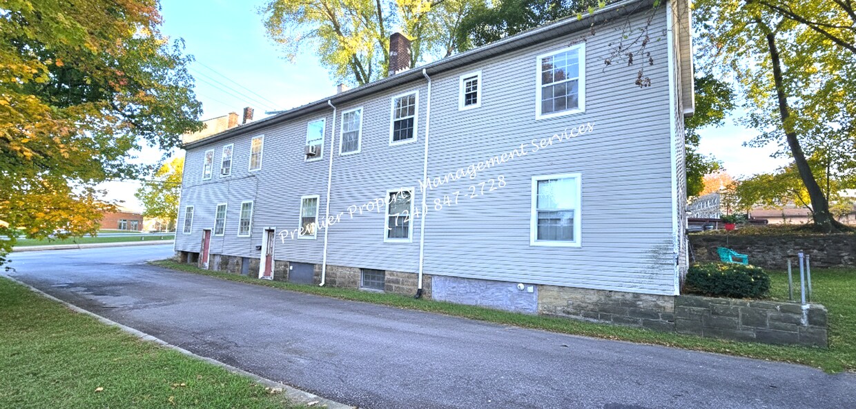 Primary Photo - 404 Center Ave