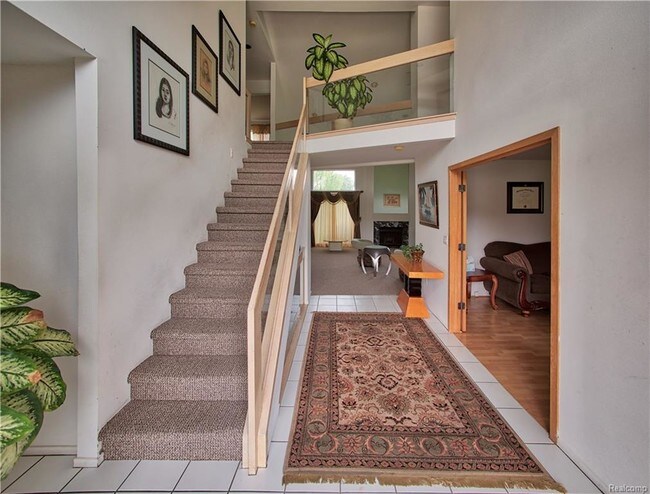 Building Photo - 5495 Kingsway Ct