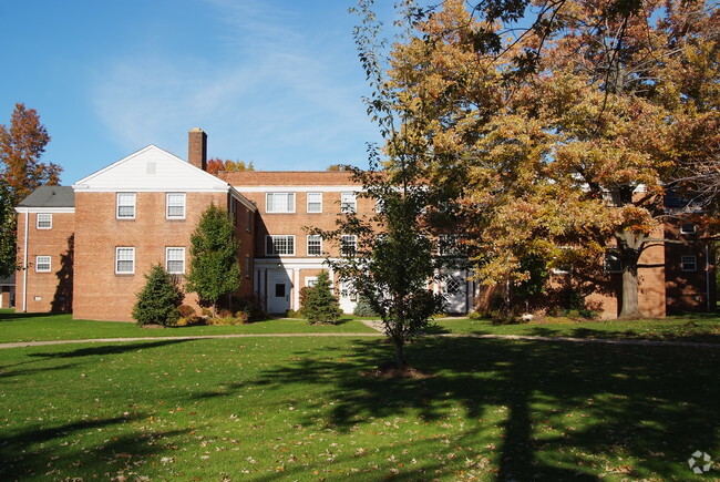 Shoreway Court - Shoreway Court Apartments