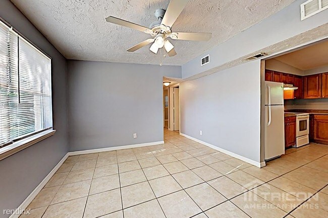 Building Photo - 645 11th Pl N