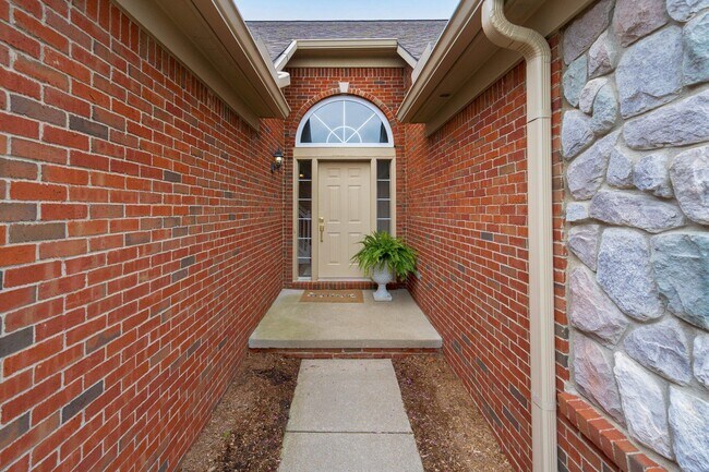 Building Photo - 3515 Lexington Dr