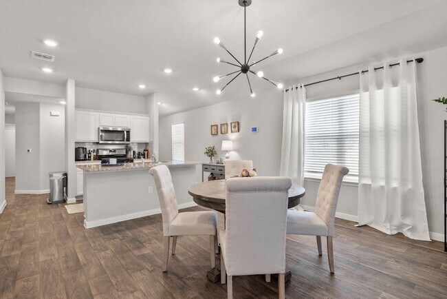 Foto del edificio - 14013 Heywood Dr