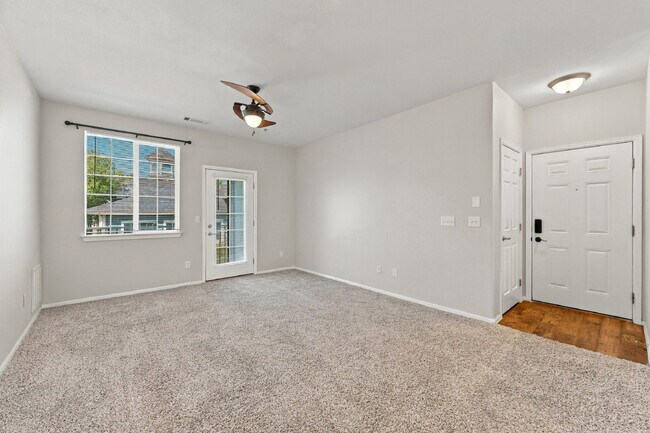Building Photo - $1,679.95 with $300 Cleaning Voucher, 1 Bed - 1 Bath, Condo in Aurora with In-Unit Laundry!