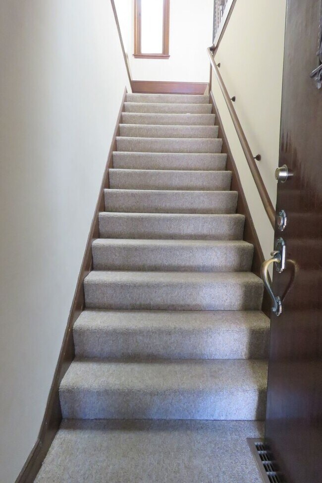 Building Photo - 106A