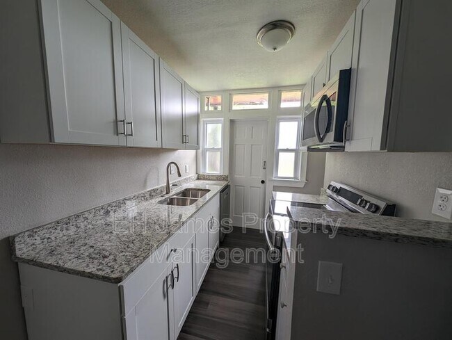 Foto del edificio - 2202 E 7th St