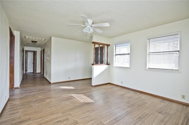 Foto del edificio - 726 McClure Ave