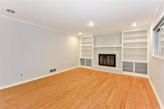 Foto del edificio - 5748 Jordanaire Pl NW