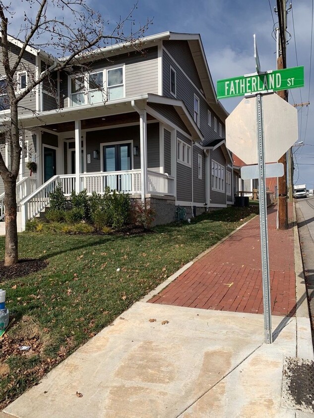 Foto principal - 4 Bed 3.5 Bath in Edgefield Home
