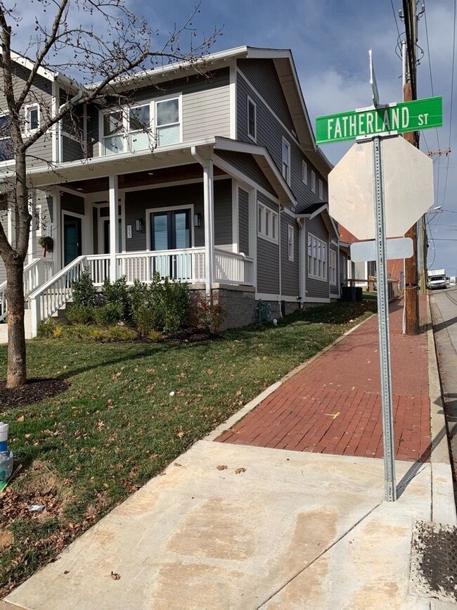 Building Photo - 523 Fatherland St