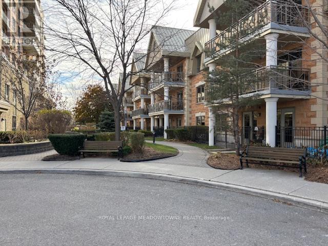 Building Photo - 830 Scollard Ct